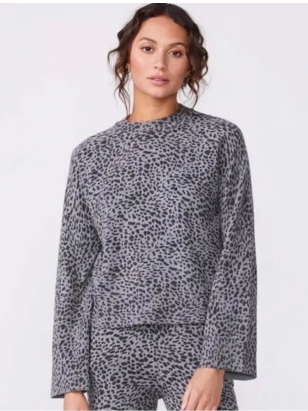MONROW Cashmere Cotton Leopard Print Mock Neck Long Sleeve Sweater Gray Black